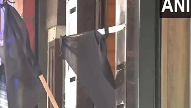 India News | J-K: Traders Association of Central Lal Chowk Puts Up Black Flags Outside Shops to Protest Against Pahalgam Attack