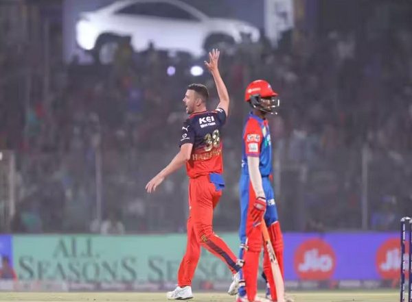 Sports News | IPL 2025: Bhuvneshwar Kumar, Josh Hazelwood's Brilliance Restrict Delhi Capitals to 162/8 in 20 Overs