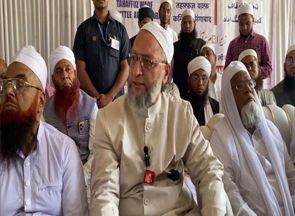 India News | Pakistani Establishment Wants to See Hindus and Muslims Always Fighting: Asaduddin Owaisi