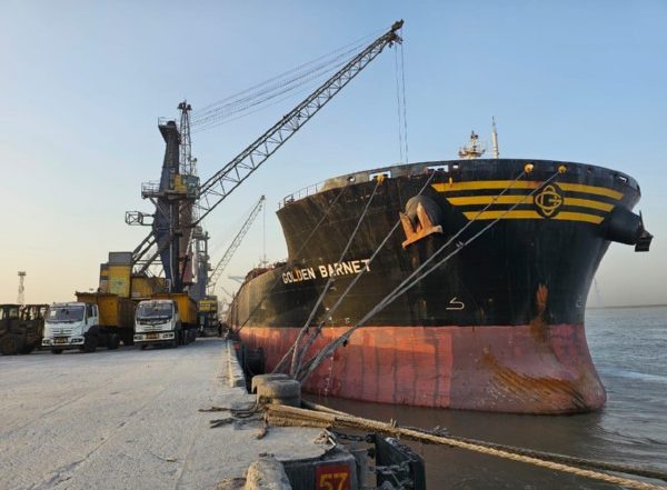 India News | Gujarat: Deendayal Port Authority Berths Cape Vessel MV Golden Barnet