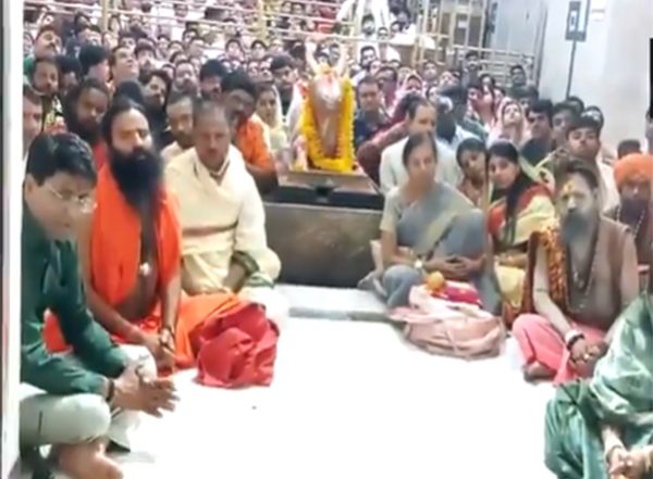 India News | Baba Ramdev Offer Prayers at Mahakaleshwar Temple in Ujjain