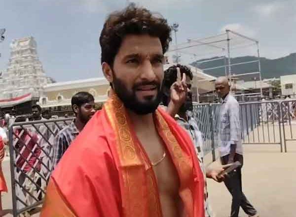 Sports News | RCB Players Offer Prayers at Sri Venkateswara Swamy Temple, Tirumala