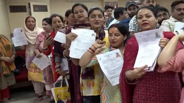 Amarnath Yatra 2025: Registrations Begin for Upcoming Annual Pilgrimage Yatra, Huge Queues of People Waiting To Register (Watch Video)