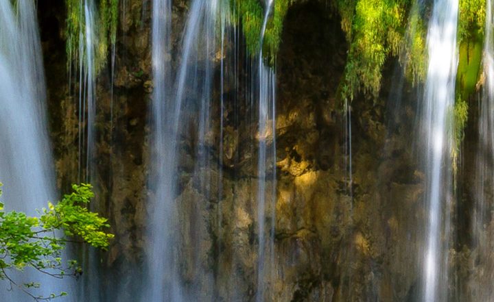 Nature&rsquo;s Majesty: 7 Stunning Forests, Mountains & Lakes Around the World