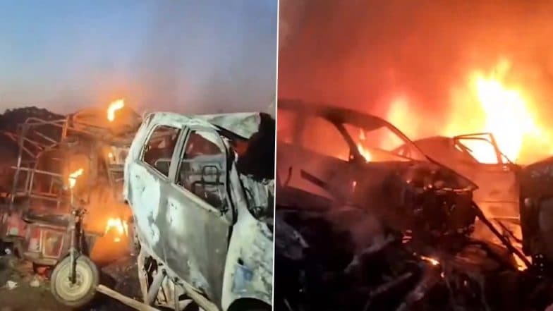 Sambhal Fire: Massive Blaze Erupts at Hayat Nagar Police Station in Uttar Pradesh, Several Vehicles Gutted (Watch Video)