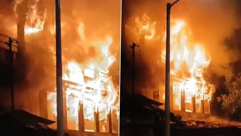 Pune Fire: Blaze Erupts in Traditional Wada at Nana Peth, No Casualties Reported (Watch Video)