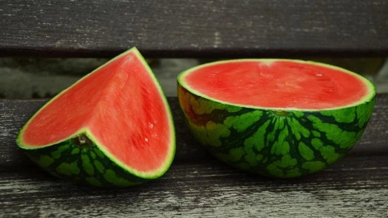 Watermelon Price Crash in Navi Mumbai APMC: Fruit Selling As Low as INR 5 per Kg After Demand Plunges Following Pydhonie Family &lsquo;Food Poisoning&rsquo; Deaths