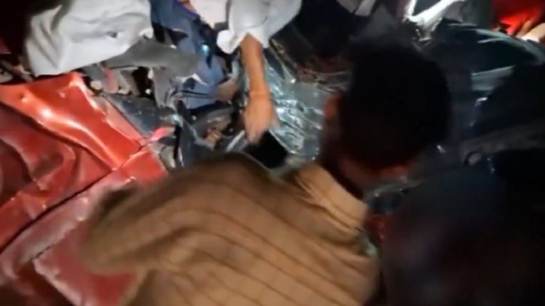 Kushinagar Road Accident: 5 Killed As Speeding Car Returning From Wedding Ceremony Crashes Into Tree in Uttar Pradesh, CM Yogi Adityanath Expresses Grief; Disturbing Video Surfaces