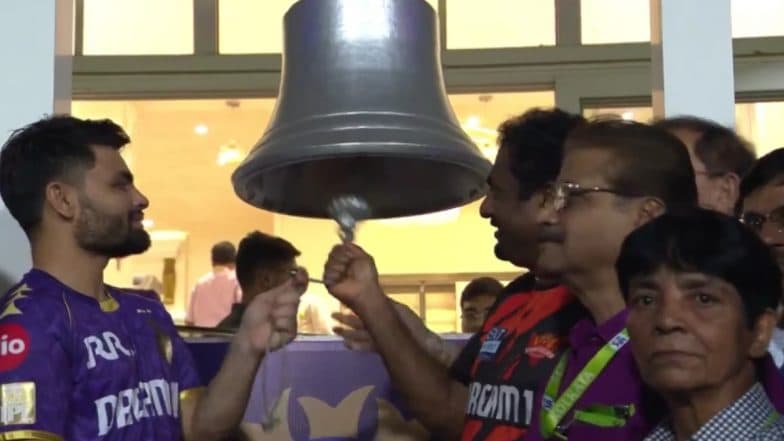 Rinku Singh and Spin Legend Muttiah Muralitharan Ring Iconic Bell at Eden Gardens Ahead of KKR vs SRH IPL 2025 Match (Watch Video)