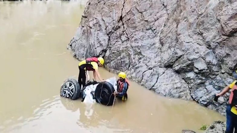 Uttarakhand Road Accident: 5 Killed As Car Plunges Into Alaknanda River in Devprayag (Watch Video)
