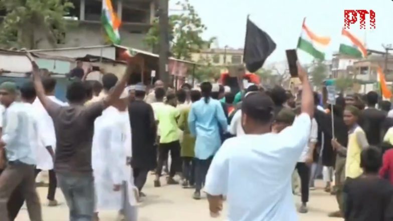 Assam Anti-Waqf Protest: Protestors Hurl Stones, Police Lathi Charge in Clash During Rally Holds Against Waqf (Amendment) Act in Cachar District (Watch Video)