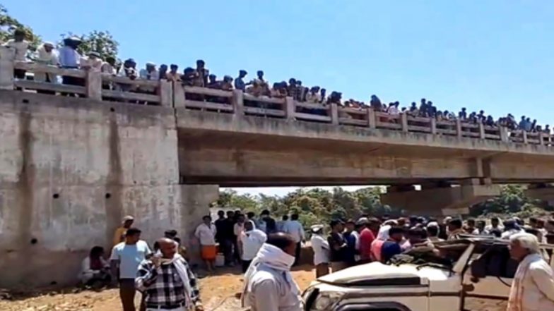 Damoh Road Accident: 8 of a Family Killed As Vehicle Carrying 15 Passengers Fall off Bridge in Madhya Pradesh