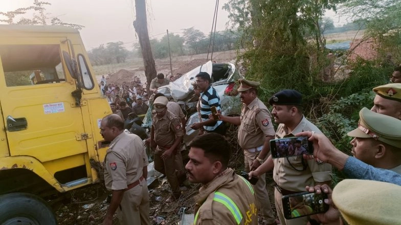 Mahoba Road Accident: 3 of Family Killed, One Critically Injured After Car Collides Head-On With Speeding Dump Truck in UP (See Pics and Video)