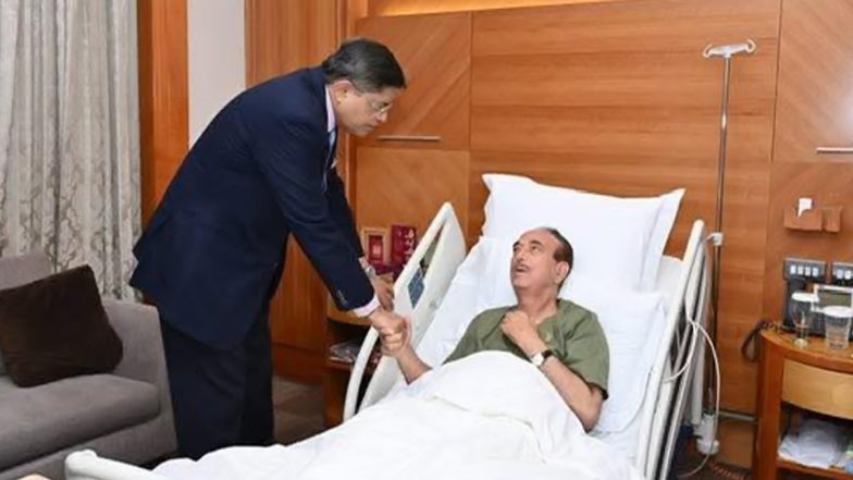 Ghulam Nabi Azad Hospitalised: Former Jammu and Kashmir CM Admitted to Hospital Due to Extreme Heat Amid All-Party Delegation Visit to Kuwait (See Pics)