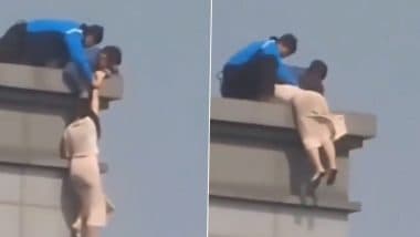 Seoul: Man Grabs Woman by Hair, Saves Her from Jumping Off 20th Floor at Gangnam Station, Viral Video Surfaces