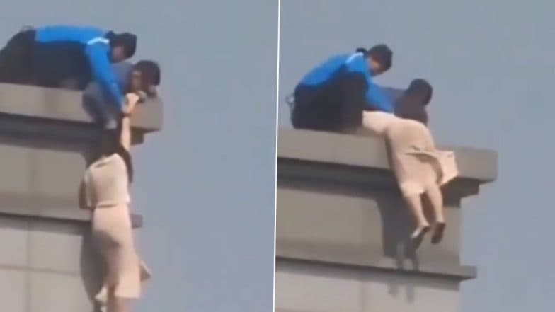 Seoul: Man Grabs Woman by Hair, Saves Her from Jumping Off 20th Floor at Gangnam Station, Viral Video Surfaces
