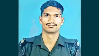Gaykar Sandip Pandurang Martyred in Kishtwar Encounter: Wreath Laying Ceremony and Gun Salute Held in Honour of Sepoy Killed in Jammu and Kashmir (Watch Videos)