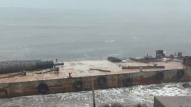 Mumbai Rains: Large Iron Debris From Bandra-Worli Sea Link Washes Ashore at Mahim Beach After Heavy Rainfall in Maharashtra; Safety Probe Underway (Watch Video)