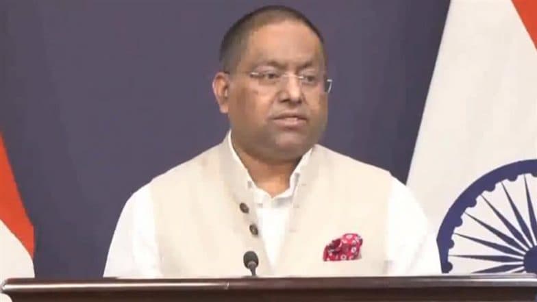Kashmir Issue Has To Be Addressed by India and Pakistan; No Change in Policy: MEA (Watch Video)
