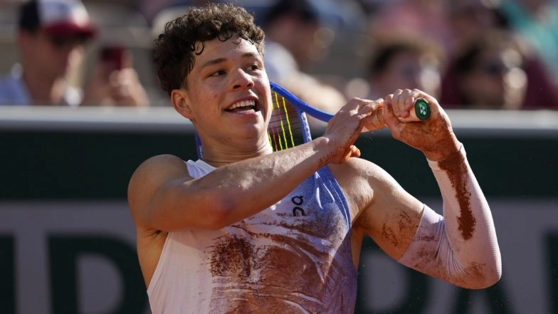 Ben Shelton Falls Onto His Stomach and Still Wins Point at French Open 2025 