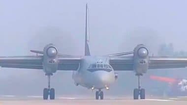 Indian Air Force Conducts Night Drill With Fighter Jets Rafale, Sukhoi, Jaguar and Mirage-2000 on Ganga Expressway Airstrip in Shahjahanpur (Watch Video)
