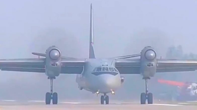Indian Air Force Conducts Night Drill With Fighter Jets Rafale, Sukhoi, Jaguar and Mirage-2000 on Ganga Expressway Airstrip in Shahjahanpur (Watch Video)