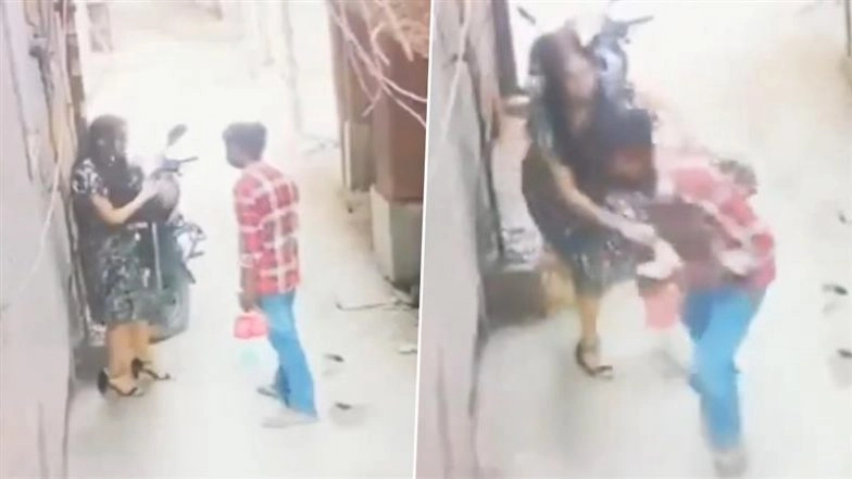 Delhi Robbery: Miscreant Robs Woman at Gunpoint in Old Rajendra Nagar, CCTV Video Surfaces