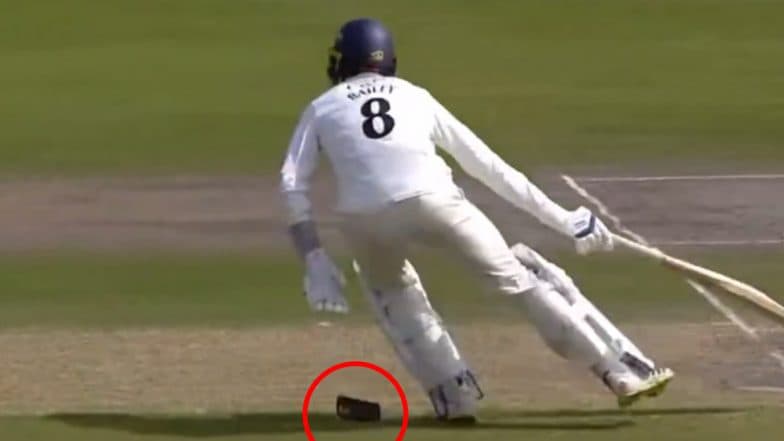 Bizarre! Mobile Phone Falls Off Tom Bailey's Pocket While Taking A Run During Lancashire vs Gloucestershire County Championship 2025 Match (Watch Video)