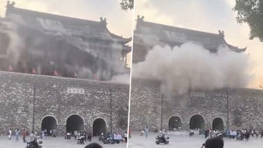 China: Narrow Escape for Tourists as Roof Titles Fall From 650-Year-Old Fengyang Drum Tower in Anhui Despite Recent Repairs, Probe Launched (Watch Video)