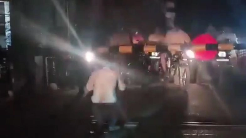 Lakhimpur Kheri: Auto Driver Gets Stuck on Railway Tracks After Attempted Crossing Despite Closed Barrier, Made To Do Sit-Ups by Angry Officials (Watch Video)
