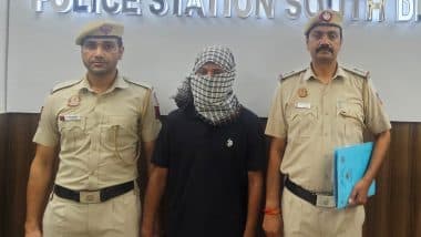 Cyber Fraud in Delhi: Man Buys iPhone by Duping Money Transfer Agent With Fake QR Code, Later Sells It at Cashify Outlet; Arrested