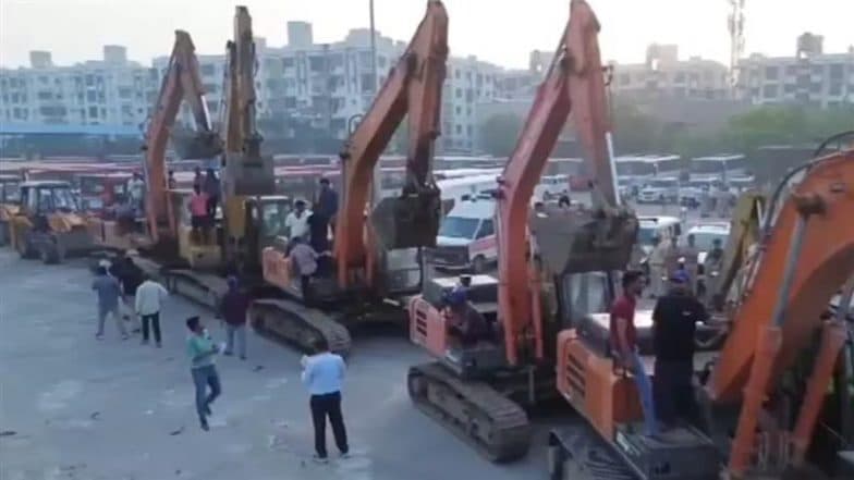 Chandola Demolition: Second Phase of Razing Illegal Encroachments Begins in Ahmedabad Area Amid Tight Security, Multiple Excavators and JCB Machines Deployed (Watch Videos)