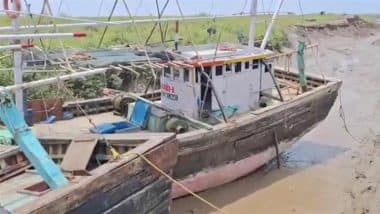 Gujarat: Suspicious Boat Found at Coast Between Valsad and Jafrabad, Probe Launched (Watch Video)
