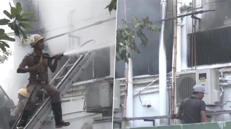 Kolkata Fire: Blaze Erupts at Building in Salt Lake Sector 5, Video Shows Dousing Operation