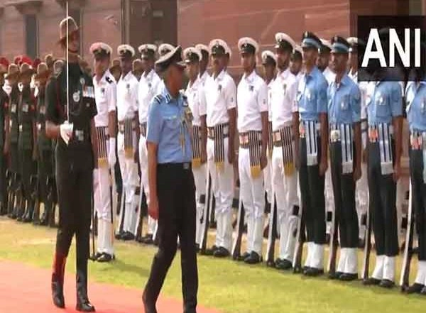 India News | Air Marshal Ashutosh Dixit Receives Tri-Service Guard of Honour as He Assumes Chief of Integrated Defence Staff Role