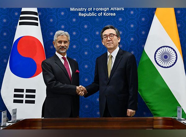 World News | Jaishankar Thanks S Korean Counterpart for Support After Pahalgam Attack, Underlines Need to Combat Terrorism