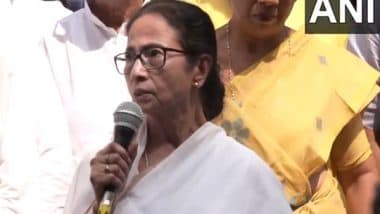 India News | Bengal CM Mamata Banerjee Visits Site of Kolkata Hotel Fire, Forms Probe Committee