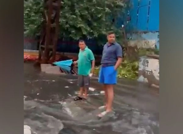 India News | Delhi Minister Parvesh Verma Inspects Affected Areas After Unseasonal Rain Triggers Waterlogging