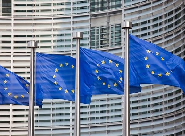 World News | European Commission Welcomes Ukraine-US Fossil Fuel Deal That Doesn't Hinder EU Accession