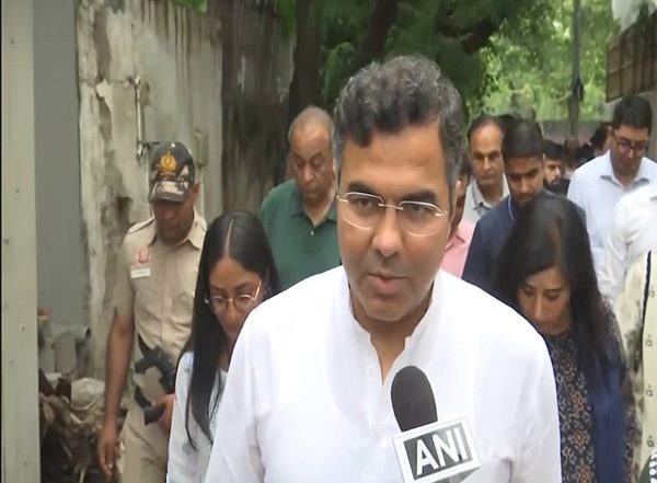 India News | Delhi Minister Parvesh Verma Inspects Road Conditions Following Heavy Rains