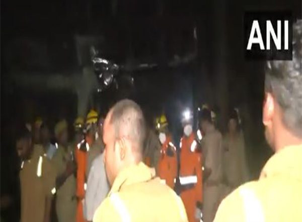India News | Lucknow: Major Fire Breaks out in Biscuit Factory at Sarojini Nagar, Rescue Op Underway