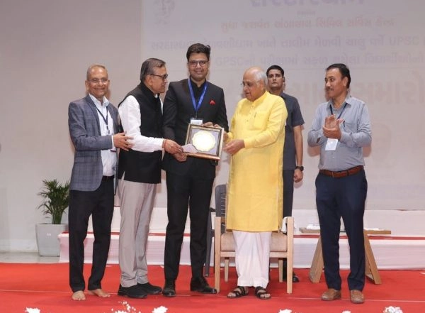 India News | Gujarat CM Bhupendra Patel Felicitates Paitdar Youths Selected in All India Civil Services and Gujarat Administrative Services