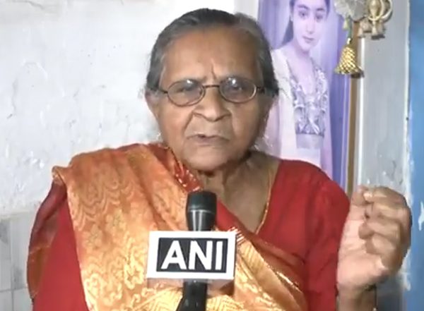 India News | Gujarat: Bhuj Woman Who Helped Rebuilt IAF Airstrip During 1971 Indo-Pak War, Urges Action Against Pakistan