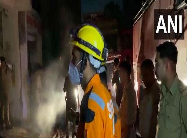 India News | Kanpur Fire: SDRF Arrives at Incident Spot to Carry out Rescue Operations