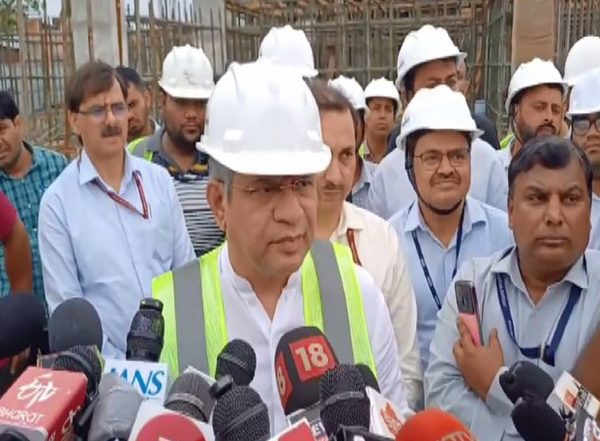 India News | Rajasthan: Union Minister Ashwini Vaishnaw Inspects Reconstruction of Jodhpur Railway Station