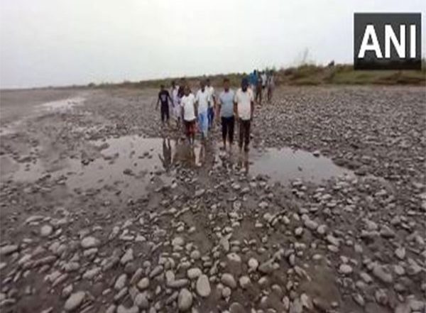 India News | J-K: River Chenab Water Level Drops in Akhnoor, Locals Back PM Modi's Decision