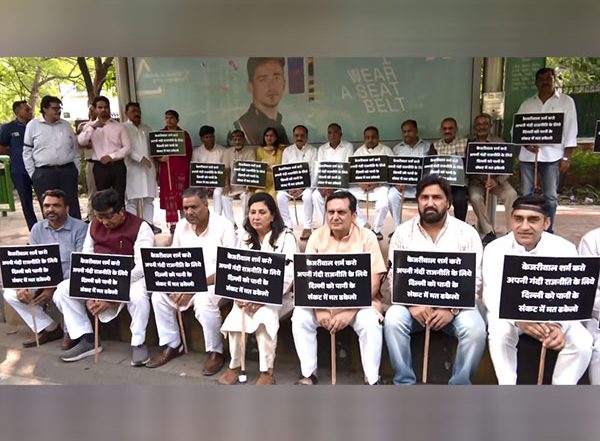 India News | BJP Protests Outside Kejriwal Residence; Accuses Punjab AAP Govt of Stopping Delhi's Water