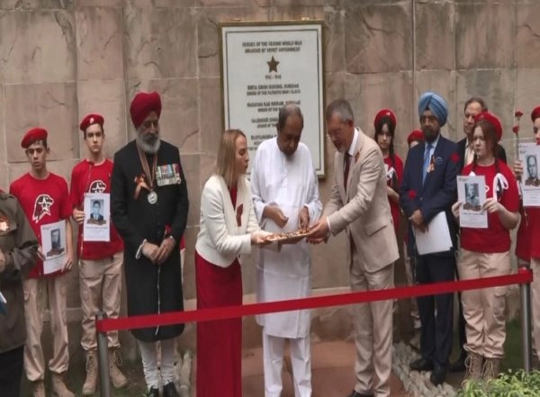 World News | Naveen Patnaik Joins Russian Ambassador in Inaugration of Commemorative Plaque Honouring Indian Heroes of World War II