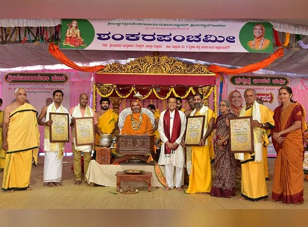 Business News | Dinesh Shahra Foundation Presents Gopal Gaurav Awards at GauSwarga, Karnataka in the Auspicious Presence of Shankaracharya Raghaveshwara Bharati Ji