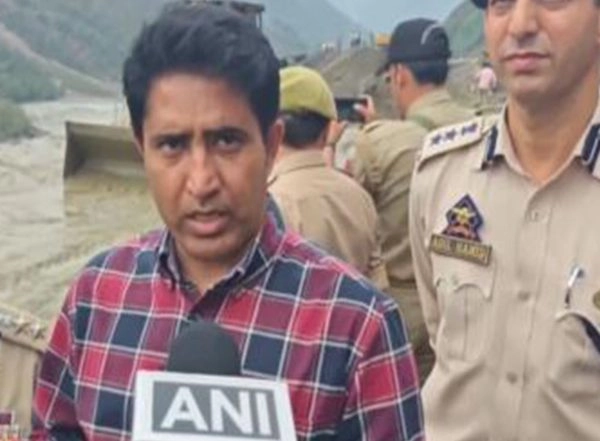 India News | J&K: Ramban Deputy Commissioner Urges People to Follow Travel Advisory Following Jammu-Srinagar NH Closure